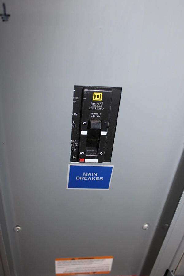 Used SQUARE D TYPE 1 NQOD MAIN SERVICE PANEL 12144593240030001 250 AMP 30-SLOT 208V