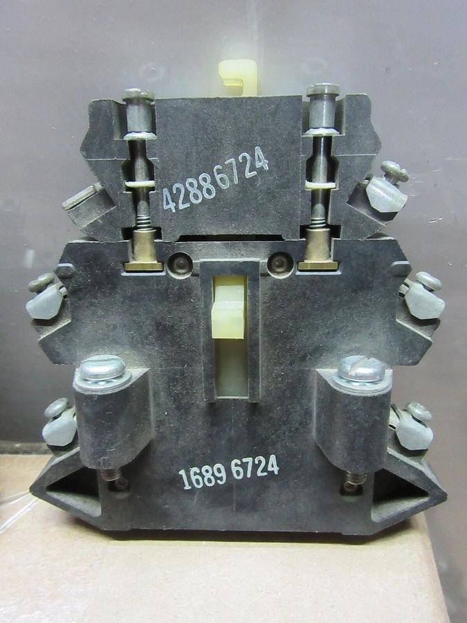 Used LOT OF 2 CUTLER-HAMMER AUXILIARY CONTACTS C320KB8 W/ C320KA2