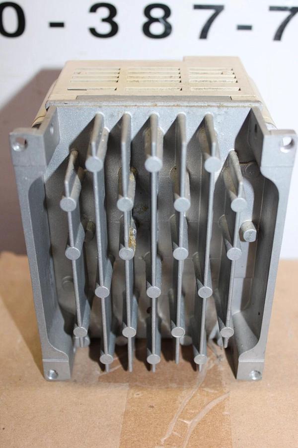 Used YASKAWA VARIABLE FREQUENCY DRIVE CIMR-JU4A0002BAA REV. A 480 VAC 2.1 AMP