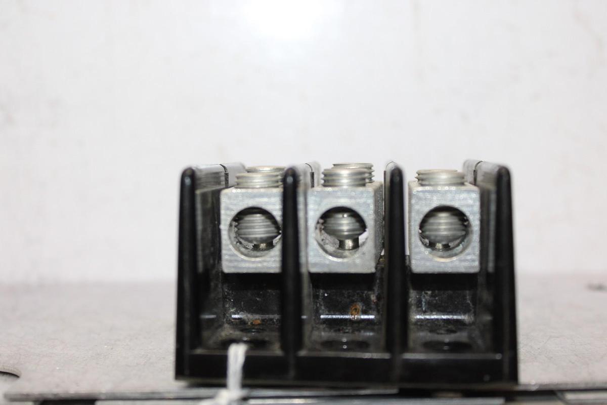 Used BUSS TERMINAL WIRE DISTRIBUTION BLOCK 16204-3 175 AMP 600 VOLT **WARRANTY**