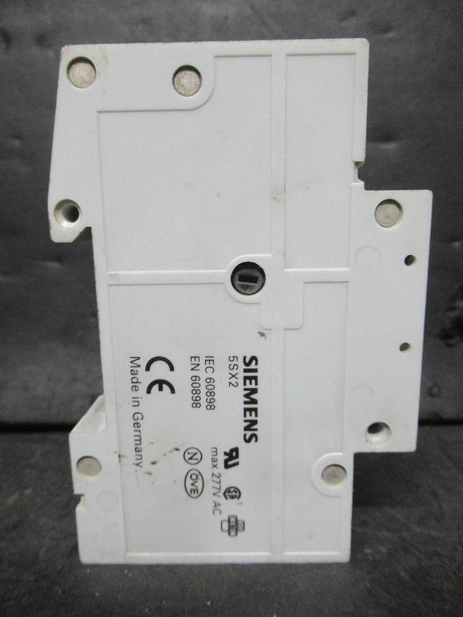 Used SIEMENS CIRCUIT BREAKER 5SX21 B16 16 AMP 277 VAC 1-POLE W/ 5SX9100 AUXILLIARY