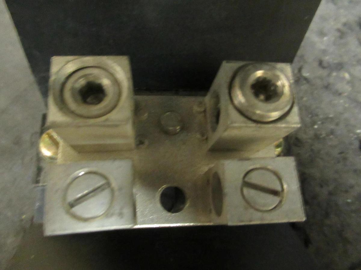 Used SQUARE D 100 AMP GROUNDABLE NEUTRAL ASSEMBLY SERIES B04 GROUND W/ LUGS SN100FA