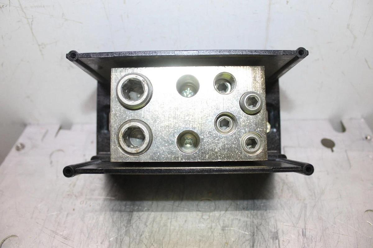 Used FERRAZ SHAWMUT TERMINAL POWER DISTRIBUTION BLOCK 69311 1-POLE 600 VOLT