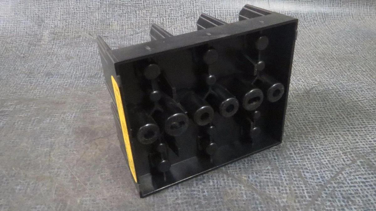 Used **SET OF 2** BUSS BLOCK FUSE HOLDERS 30 AMP // 600V  MODEL: J60030-3CR