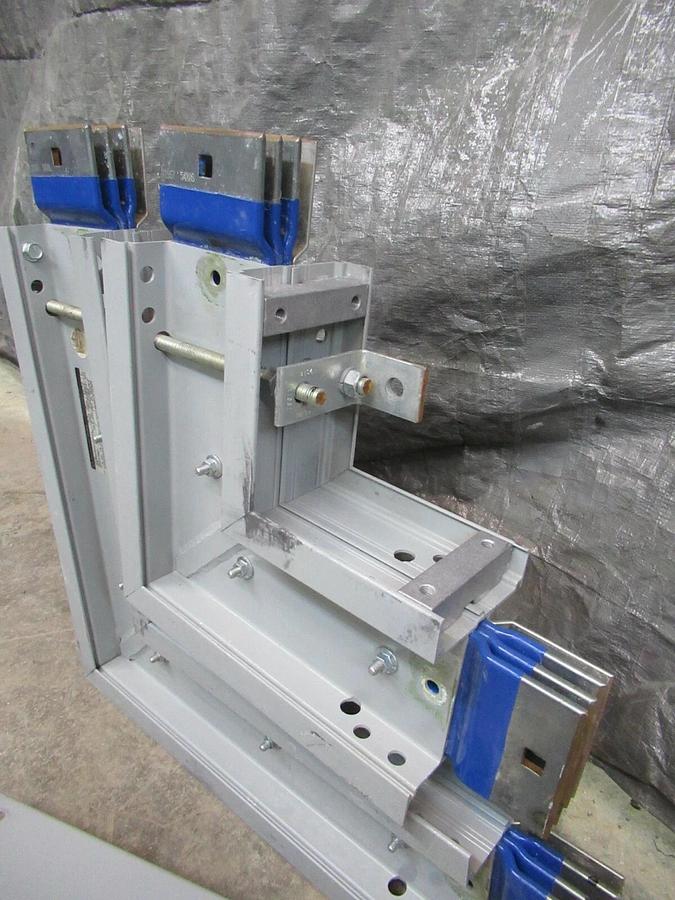 Used 3000 AMP GE SPECTRA SERIES FLATWISE 90° BUSWAY ELBOW 02692867 600 V 3 PH 3 W W/G