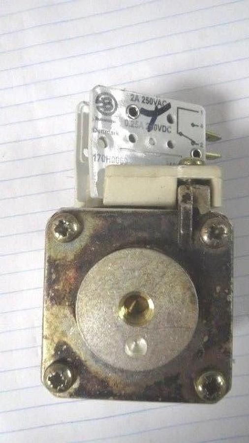 Used FERRAZ PROTISTOR MODEL S101608CF00 ---- 700 AMP 700 VAC WITH 2 AMP MICROSWITCH