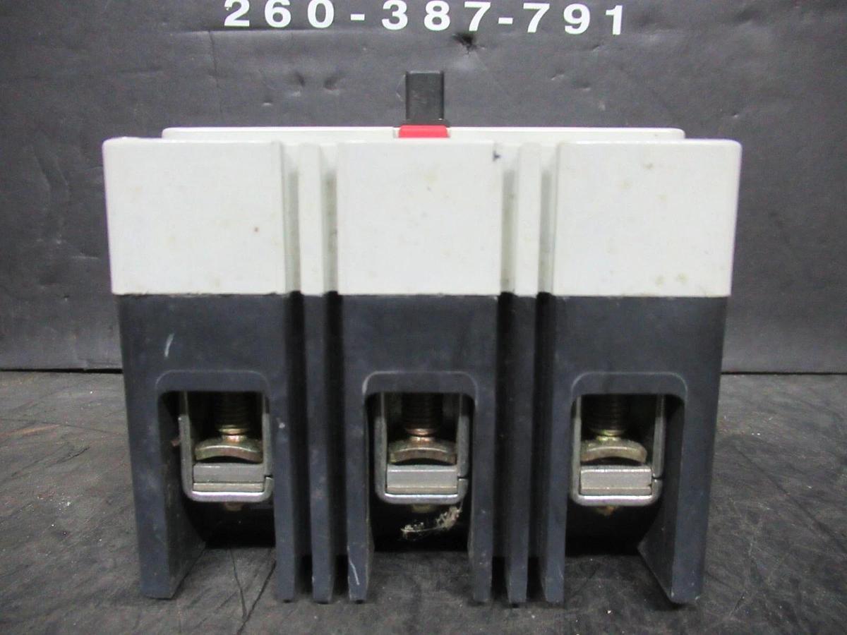 Used CUTLER HAMMER BREAKER HMCP007COC 7 AMP 3-POLE 600 VAC 250 VDC W/ LUGS