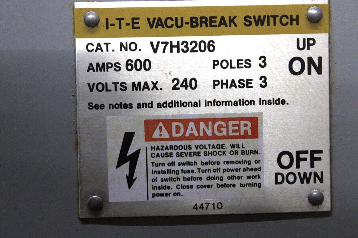 Used ITE VACU-BREAK DISCONNECT SWITCH V7H3206 600 AMP 240 VAC 3-POLE 3-PHASE 200 HP