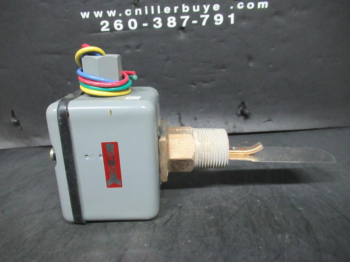 NEW SURPLUS JOHNSON CONTROLS LOW VOLTAGE FLOW SWITCH F61MG-1C 120 VOLT 1 AMP