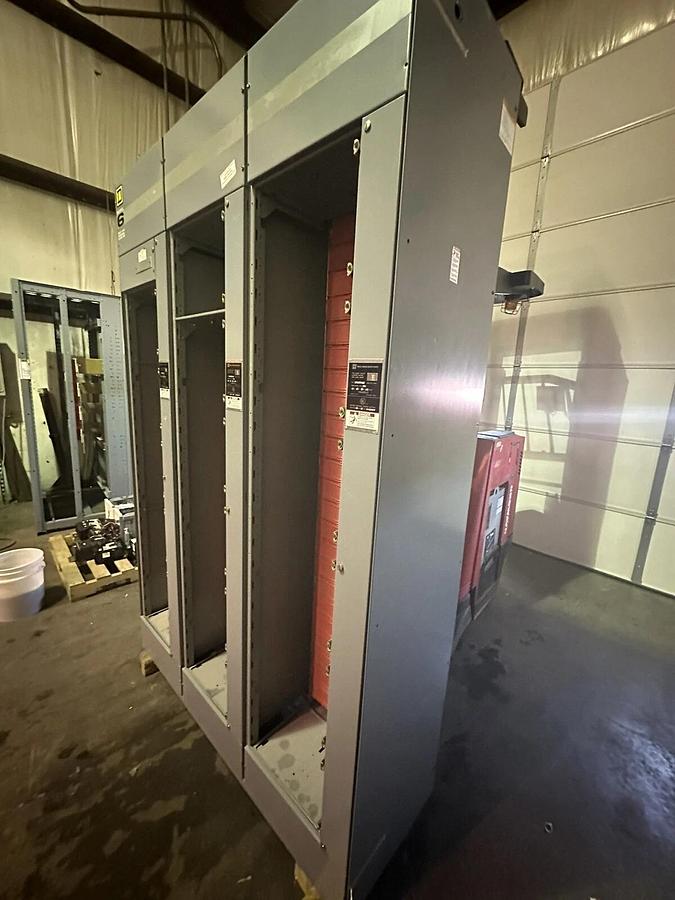 Used SQUARE D MODEL 6 MOTOR CONTROL CENTER MCC 3 SECTION 300 AMP VERTICAL 600 A HORZ