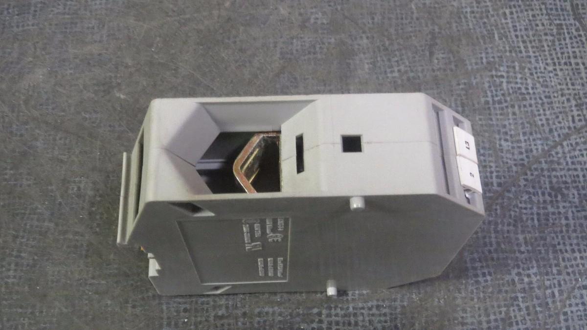 Used PHOENIX CONTACT TERMINAL BLOCK 1000V // 275 AMP 600V MODEL: UKH150