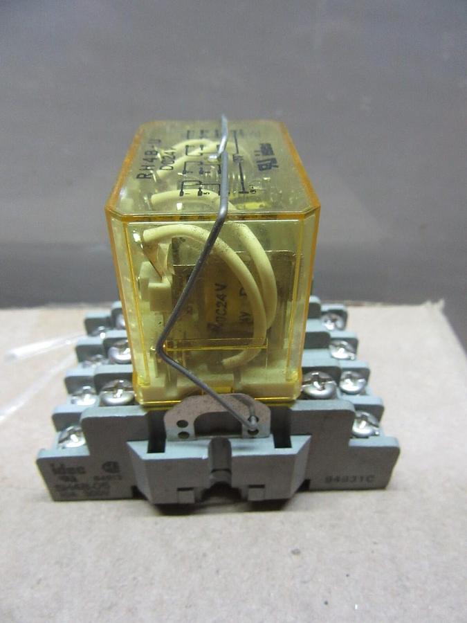 Used LOT OF 2 IDEC RELAY RH4B-U 24 VDC W/ SH4B-05 BASE 10 AMP 300 VOLT