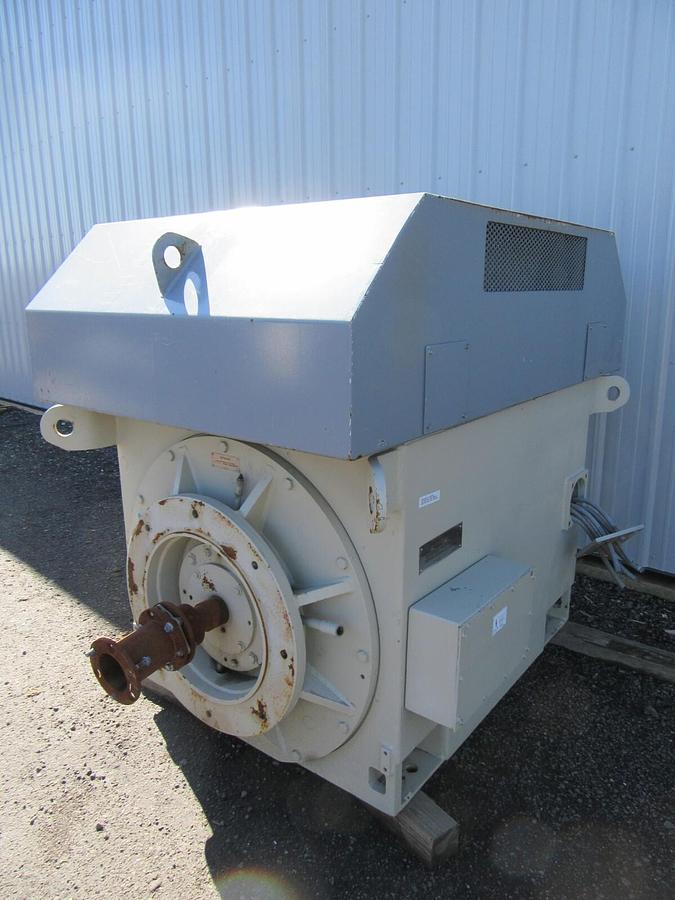 Used 886 HP TECO / YORK INDUCTION MOTOR 4160 V 3 PH 4510 FRAME 3600 RPM 108 FLA 2001