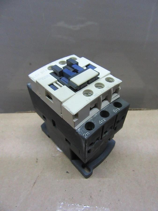 Used SCHNEIDER CONTACTOR LC1-D12 600 VAC 25 AMP 7.5 HP COIL: 110 VOLT **WARRANTY**
