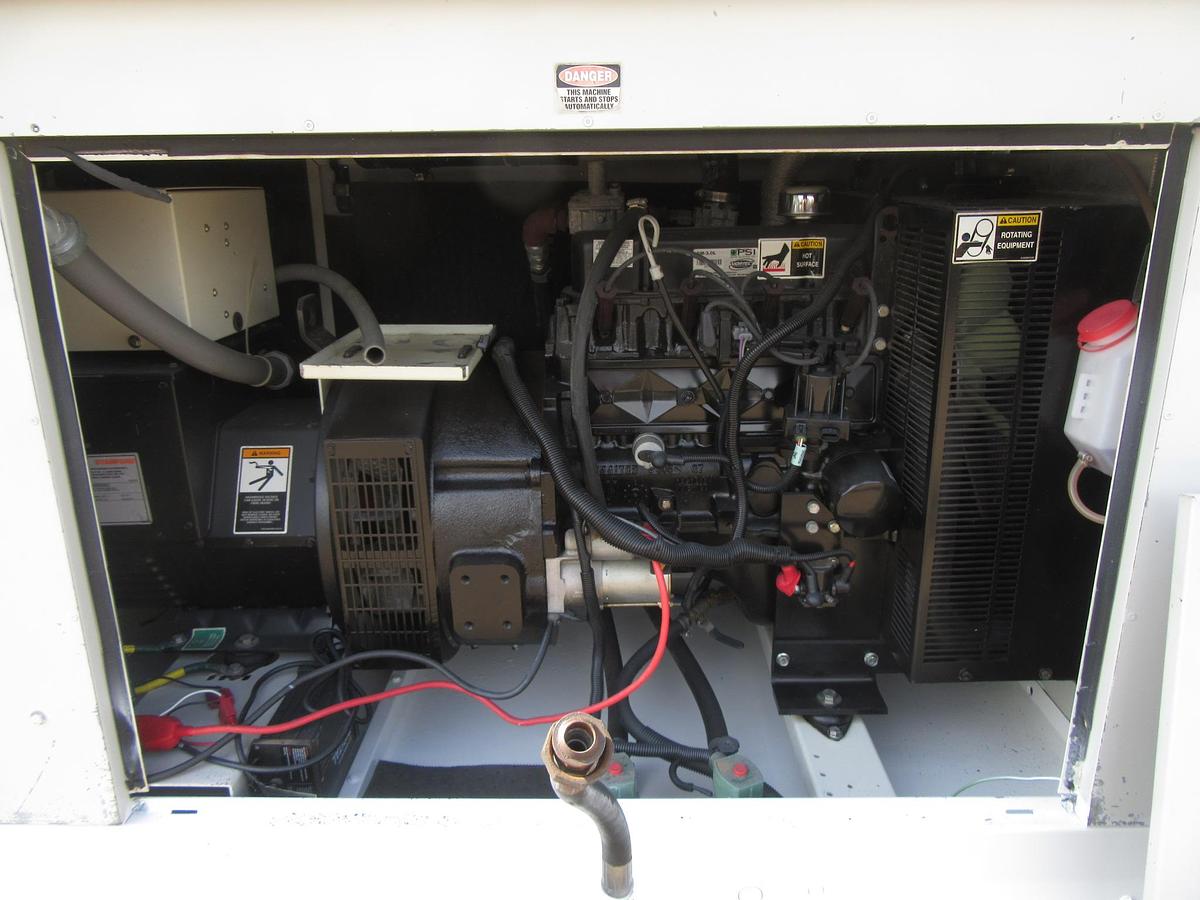 Used 30KW GENERATOR LYNX 120/240V 3.0 GM PSI NAT GAS PROPANE RECONNECTABLE VIDEO 