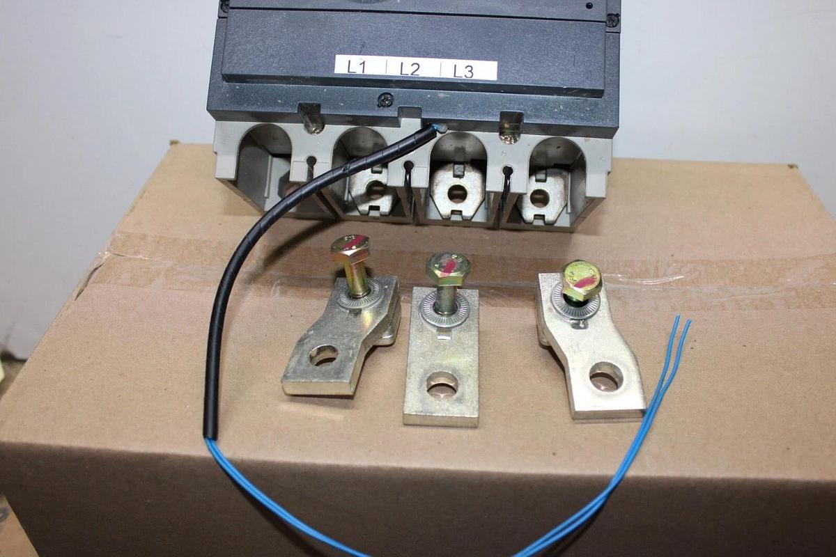 Used MERLIN GERIN INTERPACT MOLDED CASE SWITCH INS400 400 AMP 750 VOLT 3-POLE