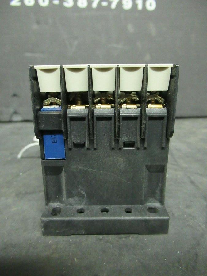 Used TELEMECANIQUE CONTACTOR LC1K0610B7 600 VAC 15 AMP 3 HP COIL: 120 VAC