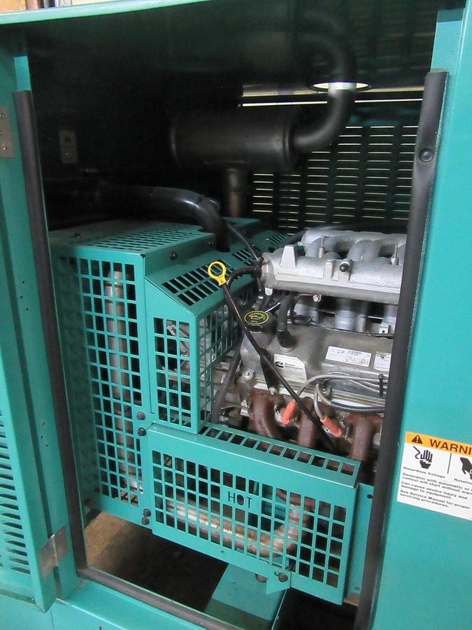 Used 35 KW GENERATOR NATURAL GAS LP PROPANE CUMMINS ONAN 120/240 VOLT 1 PH 332 HRS