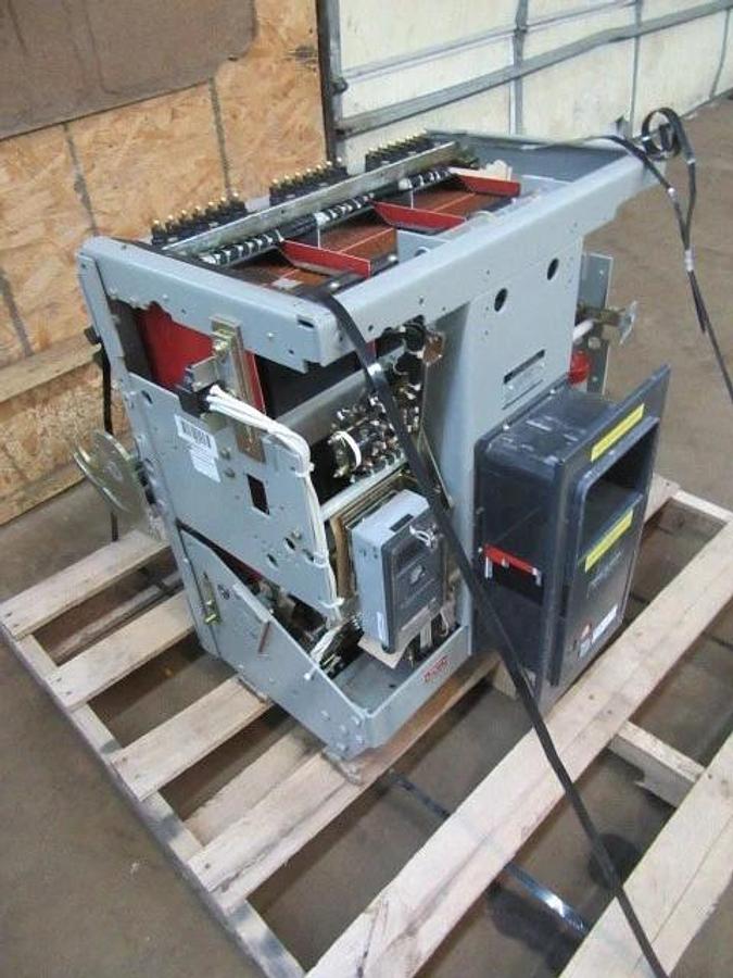 Used GE AKR 3200 AMP BREAKER AKR-8D-75-1 MICRO VERSA TRIP A332LSGMR 3200A GROUND LSG