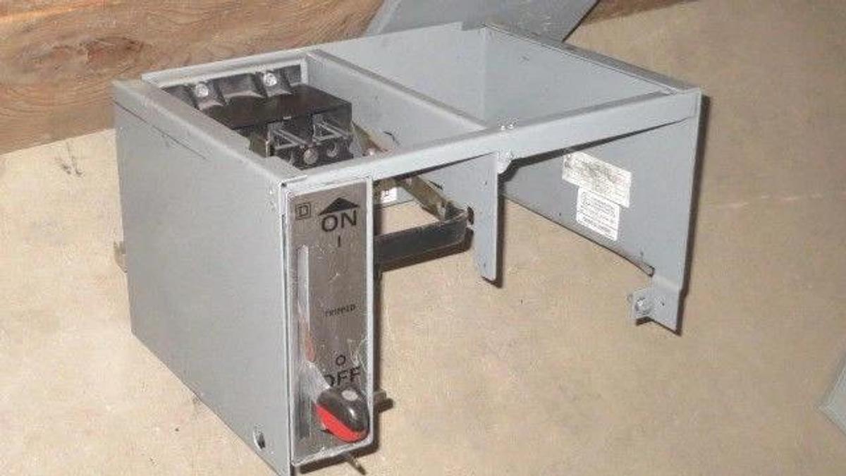 Used SQUARE D 8" MCC FEEDER BUCKET WITH 15 AMP FHP MAG-GARD BREAKER