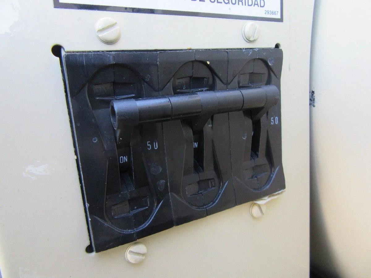 Used 30KW DIESEL GENERATOR  KOHLER 120/240 V JOHN DEERE  12-LEAD RECONNECTABLE 33 KW