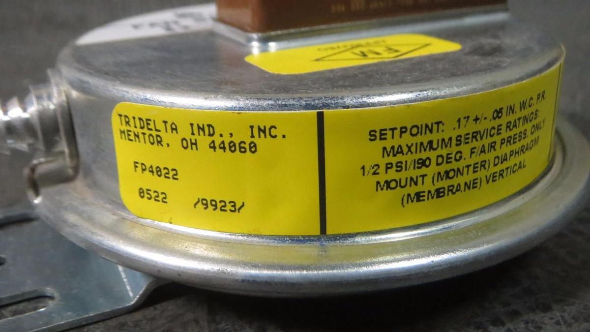 Used TRIDELTA LIEBERT FAN SAFETY SWITCH 15 AMP TO 277 VAC  MODEL: FP4022