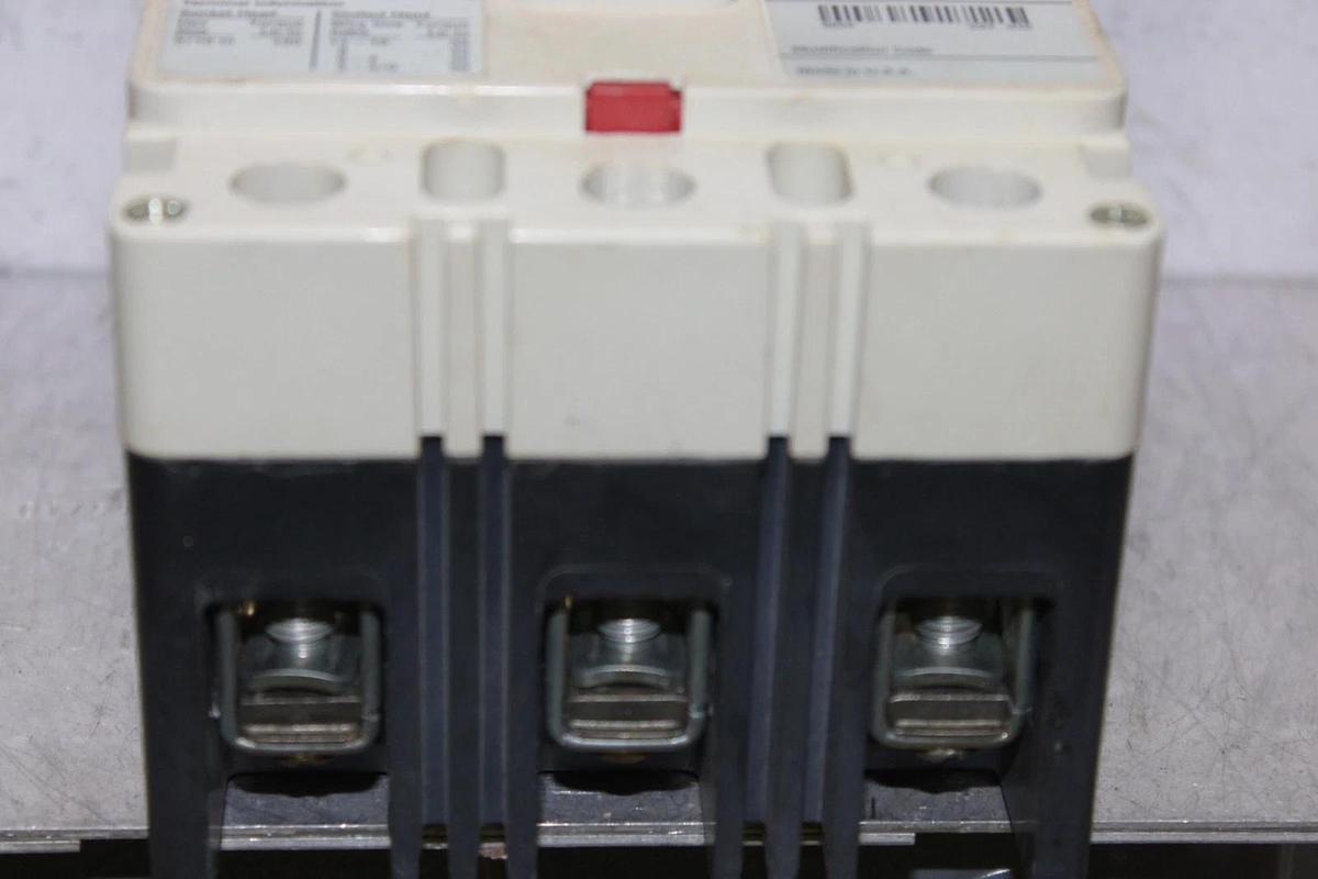 Used CUTLER-HAMMER CIRCUIT BREAKER HFD3015L 15 AMP 600 VAC 3-POLE