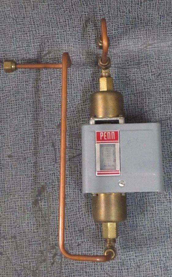 Used JOHNSON CONTROLS PENN # P74HA-9 DIFFERENTIAL PRESSURE CONTROLLER