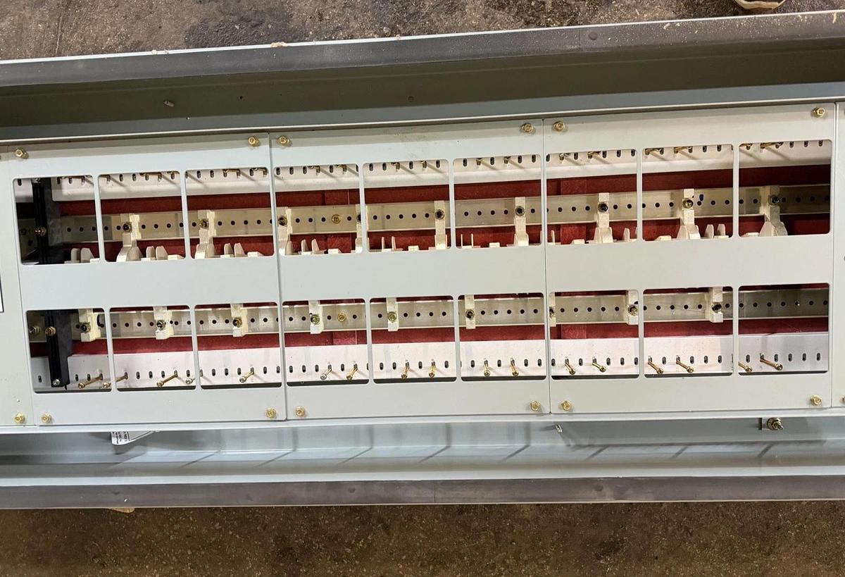 NEW EATON NEMA 3R POW-R-LINE XPERT PANELBOARD LWPQ2090 PRL3X 400 AMP MAIN 480V