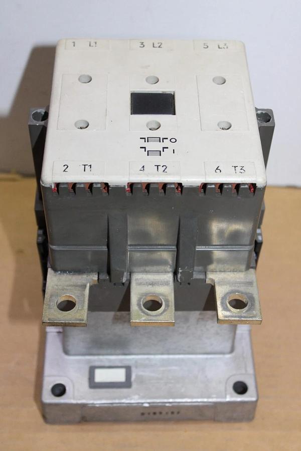 Used SIEMENS-ALLIS CONTACTOR CXLF0*3 NEMA 4.5 600V 240 AMP 200 HP 3-POLE COIL: 120V