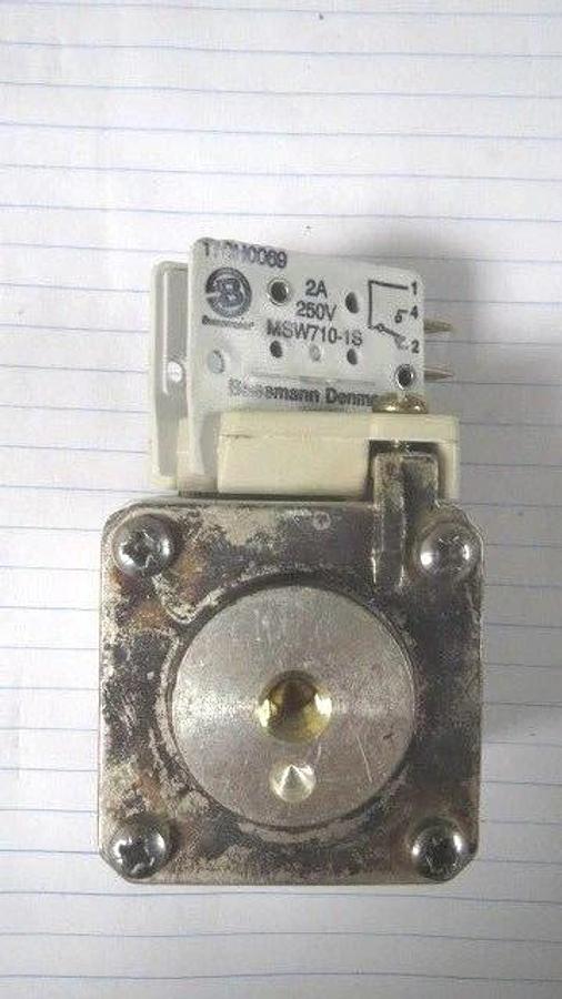 Used FERRAZ PROTISTOR MODEL S101608CF00 -- 700 AMP 700 VAC WITH 2 AMP MICROSWITCH