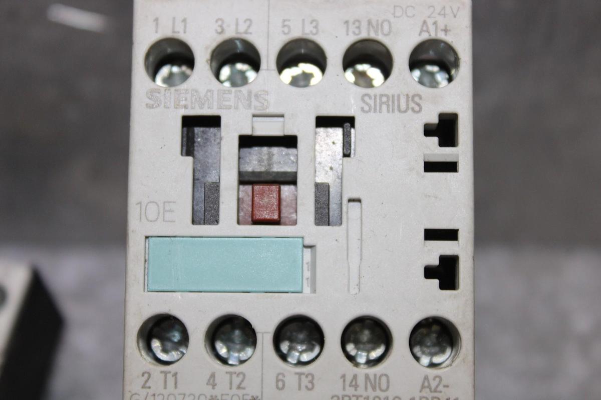 Used SIEMENS SIRIUS CONTACTOR 3RT1016-1BB41 600 VAC 20 AMP 7.5 HP W/ 3RH1911-1AA10