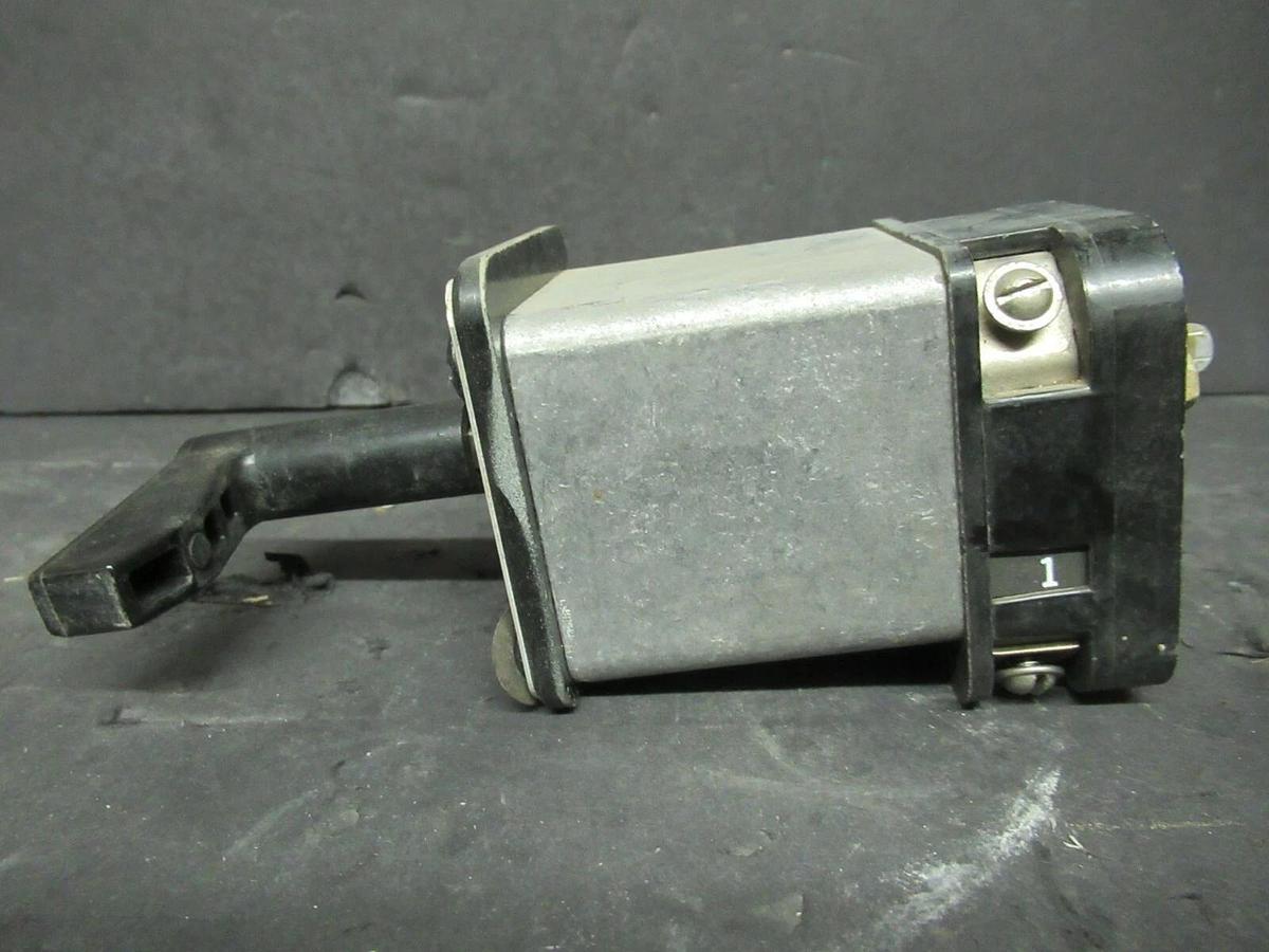 Used GENERAL ELECTRIC BREAKER CONTROL SBM TRANSFER SWITCH NP-20492-A