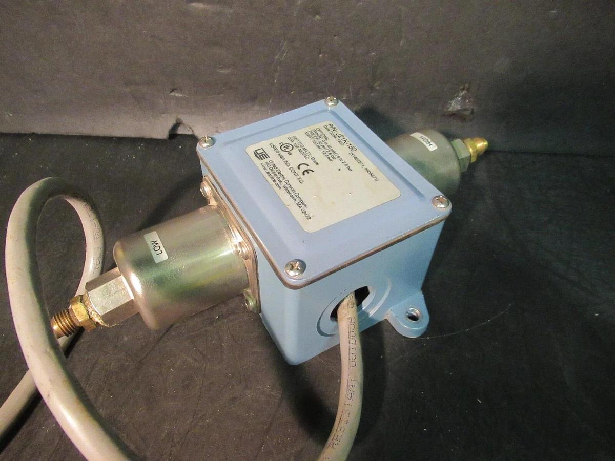 Used UNITED ELECTRIC BRASS PRESSURE SWITCH 40-180 PSI 15 AMP 480 VAC 0-40 PSID