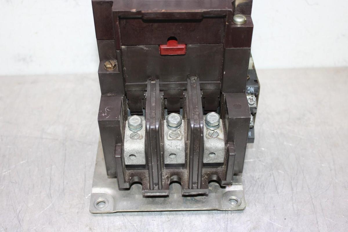 Used CUTLER-HAMMER CONTACTOR C10EN3 NEMA SIZE 3 90 AMP 600 VAC 3-POLE COIL: 120 V