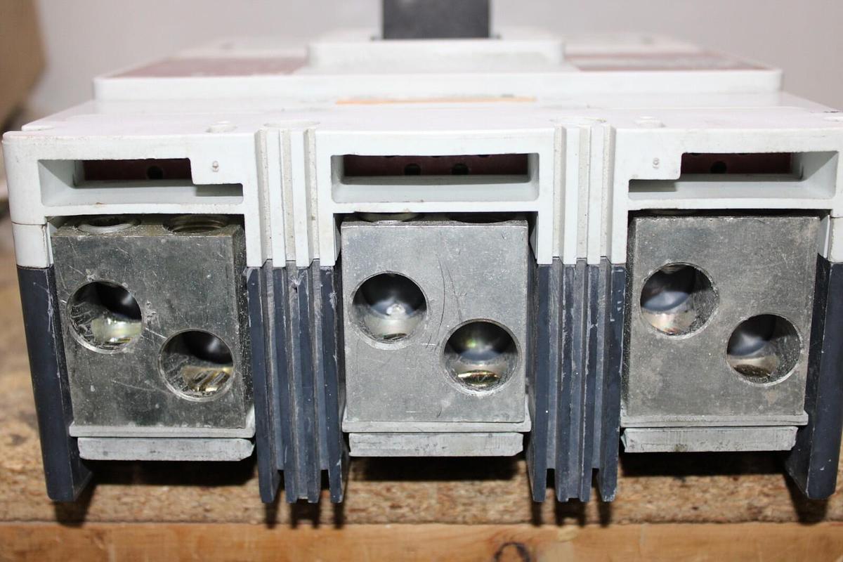 Used CUTLER HAMMER MOLDED CASE SWITCH LD3600WK 600 AMP 3-POLE 600 VAC 3-PHASE