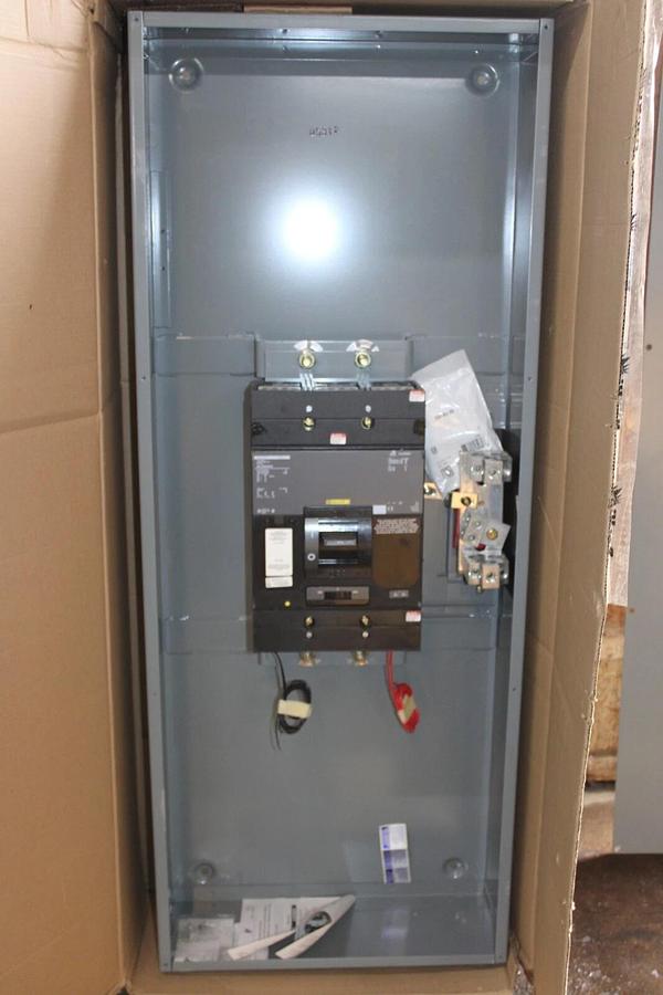 SQUARE D TYPE 1 CIRCUIT BREAKER ENCLOSURE MA1000S W/ MAL369002203 900 AMP