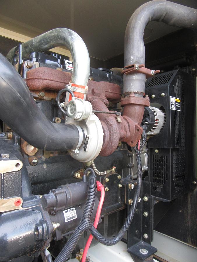 Used 50 KW DIESEL GENERATOR LYNX 120/240V RE-CONNECTABLE SOUND ENCLOSED 350 HRS