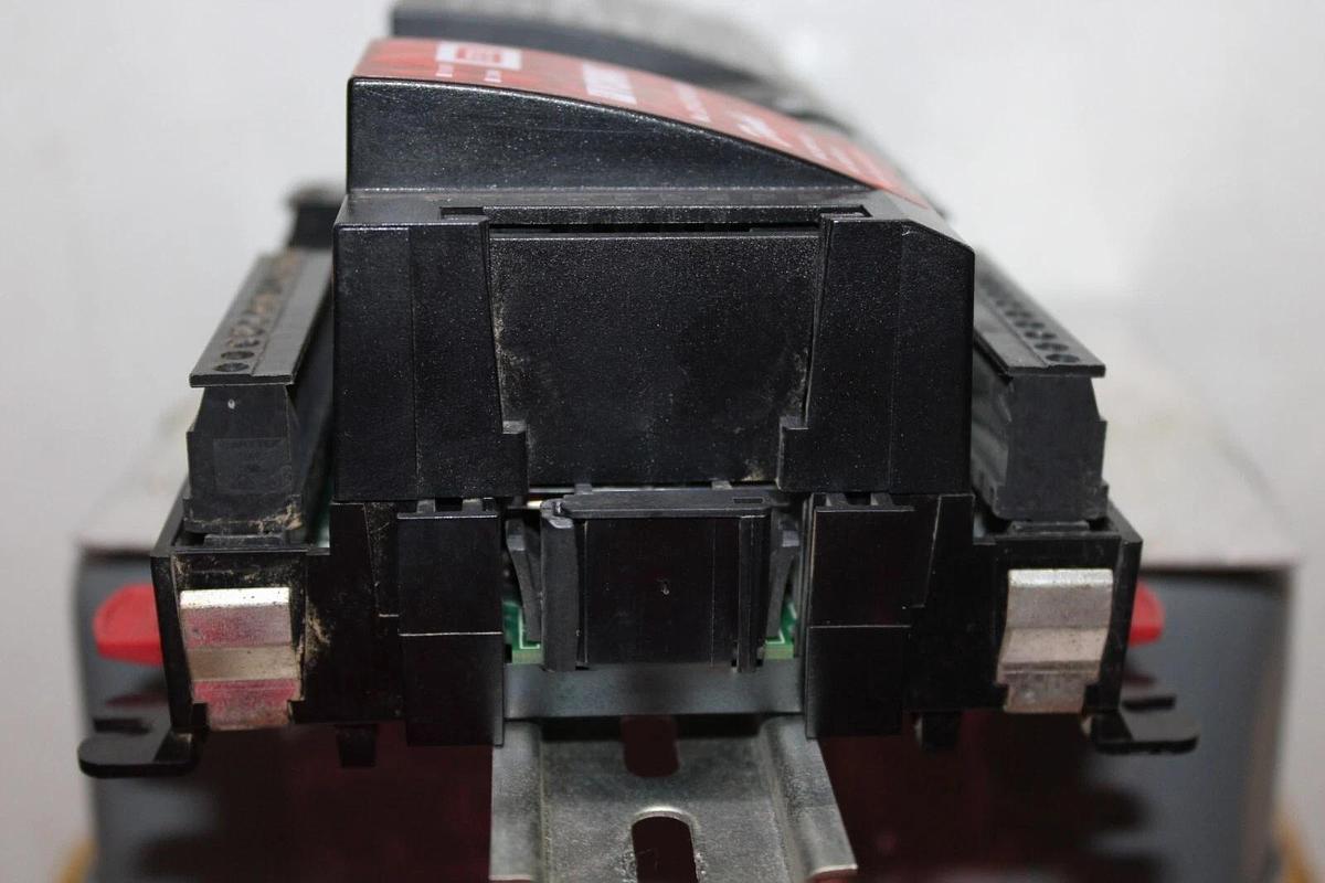 Used YORK DANFOSS VALVE INTERFACE / STEPPER MODULE 031-02742-000 AK2-XM-208A