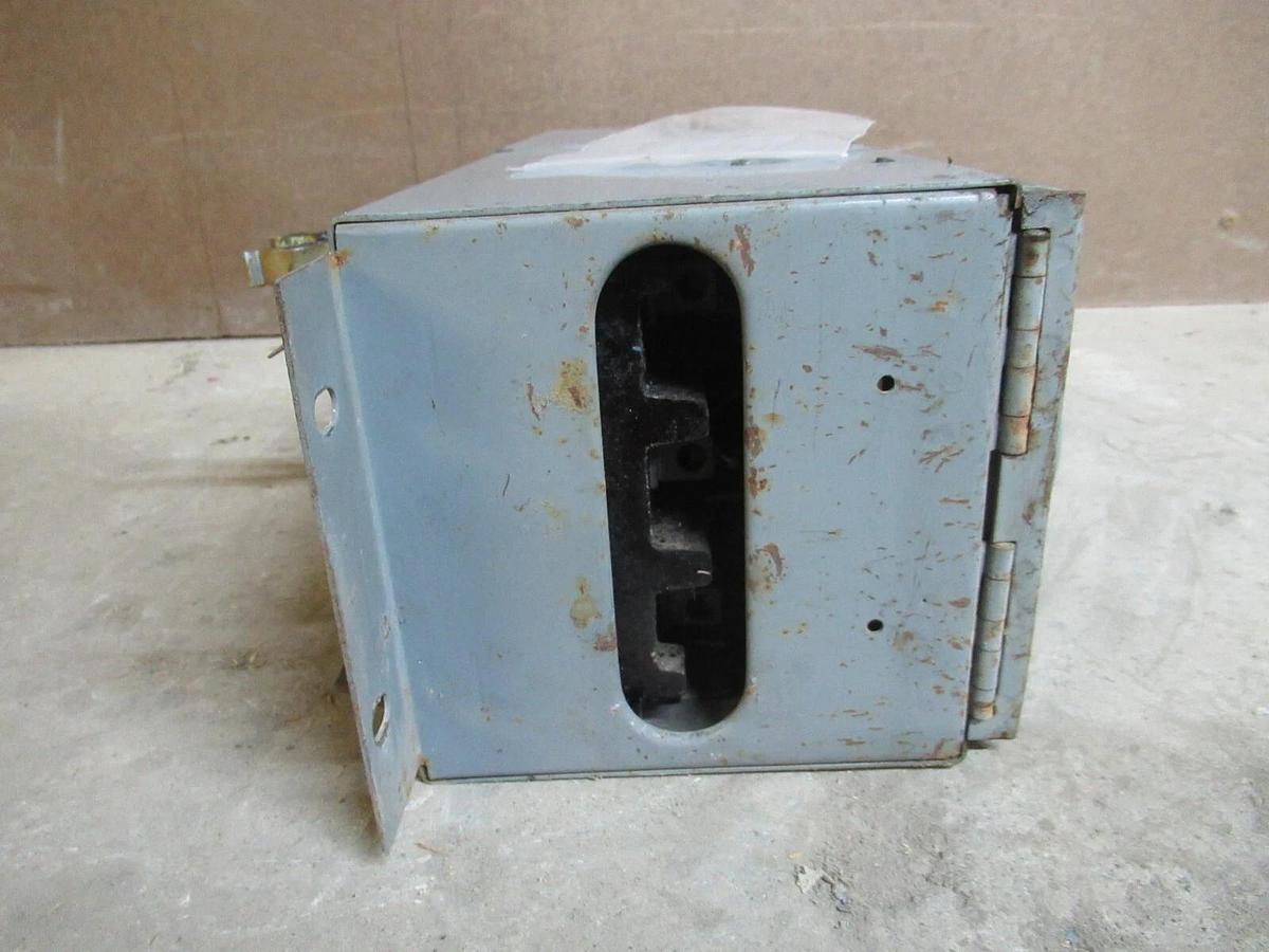 Used SQUARE D QMB SAFLEX TWIN UNIT QMB-3636-T 60/30 AMP 600 VAC 3-POLE 40/20 HP