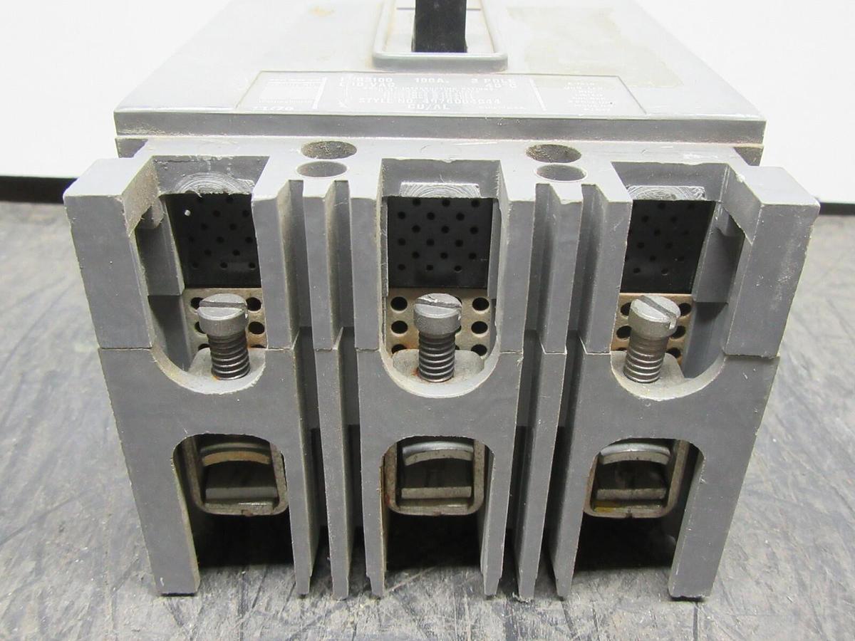 Used WESTINGHOUSE 3-POLE CIRCUIT BREAKER HFB3100 100 AMP 600 VAC 4976D04G44