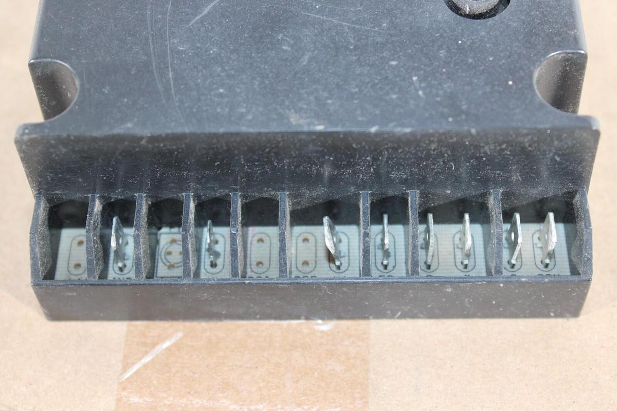 Used UT ELECTRONIC CONTROLS DIRECT SPARK IGNITOR 1016-SERIES ANSI-Z21.20 907-980110-3