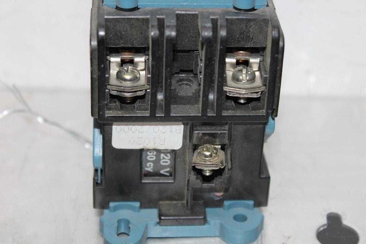 Used KRAUS & NAIMER CONTACTOR R10 30 AMP 600 VAC 2-POLE SINGLE PHASE COIL: 120V