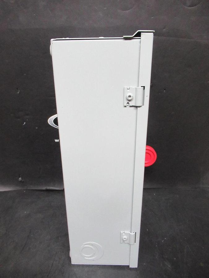 Used EATON HEAVY DUTY SAFETY DISCONNECT DH221FRK 240 VAC 30 AMP 7.5 HP 2-POLE TYPE 3R