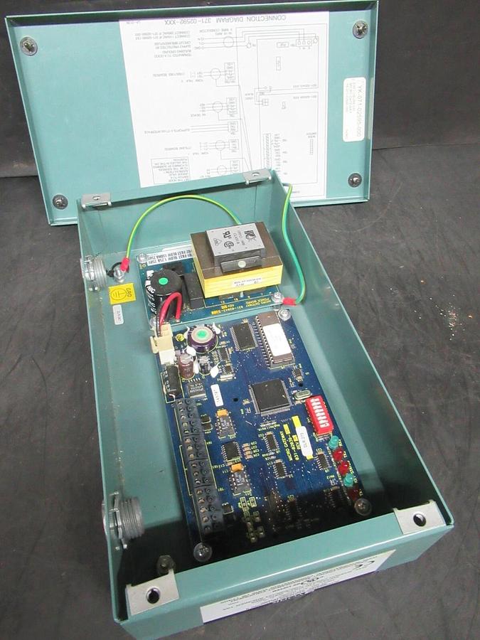 Used YORK INTEGRATED SYSTEMS NETWORK II MICROGATEWAY 371-02592-101 110 VOLT 20 VA