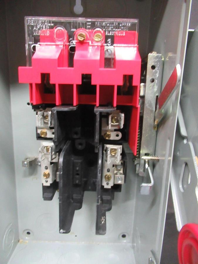 Used EATON HEAVY DUTY SAFETY DISCONNECT DH221FGK 240 VAC 30 AMP 7.5 HP 2-POLE