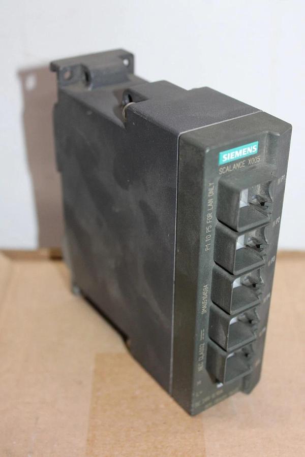 Used SIEMENS INDUSTRIAL ETHERNET SWITCH SCALANCE X005 6GK5005-0BA00-1AA3 24 VDC 0.1 A