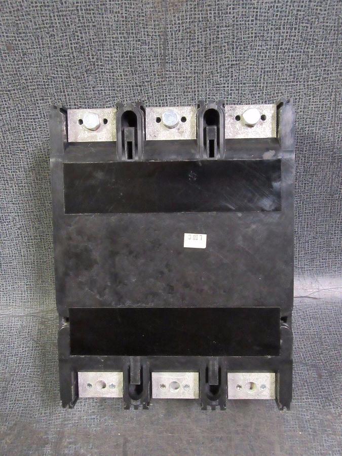 Used CUTLER HAMMER MOLDED CASE BREAKER 600 AMP 600 VAC 3 POLE MODEL: LS36060YE