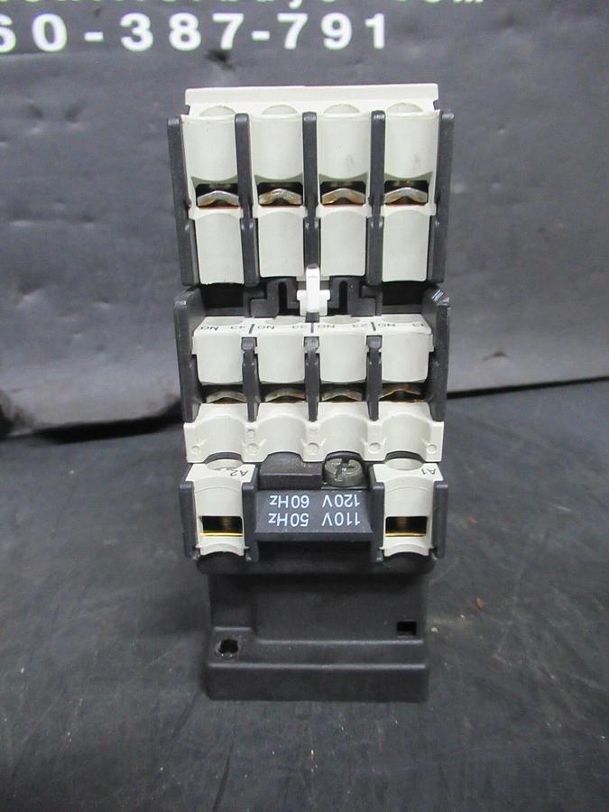 Used KLOCKNER-MOELLER CONTACTOR DIL-R-40 W/ 22-DIL 600 VAC 15 AMP COIL: 110/120 VOLT