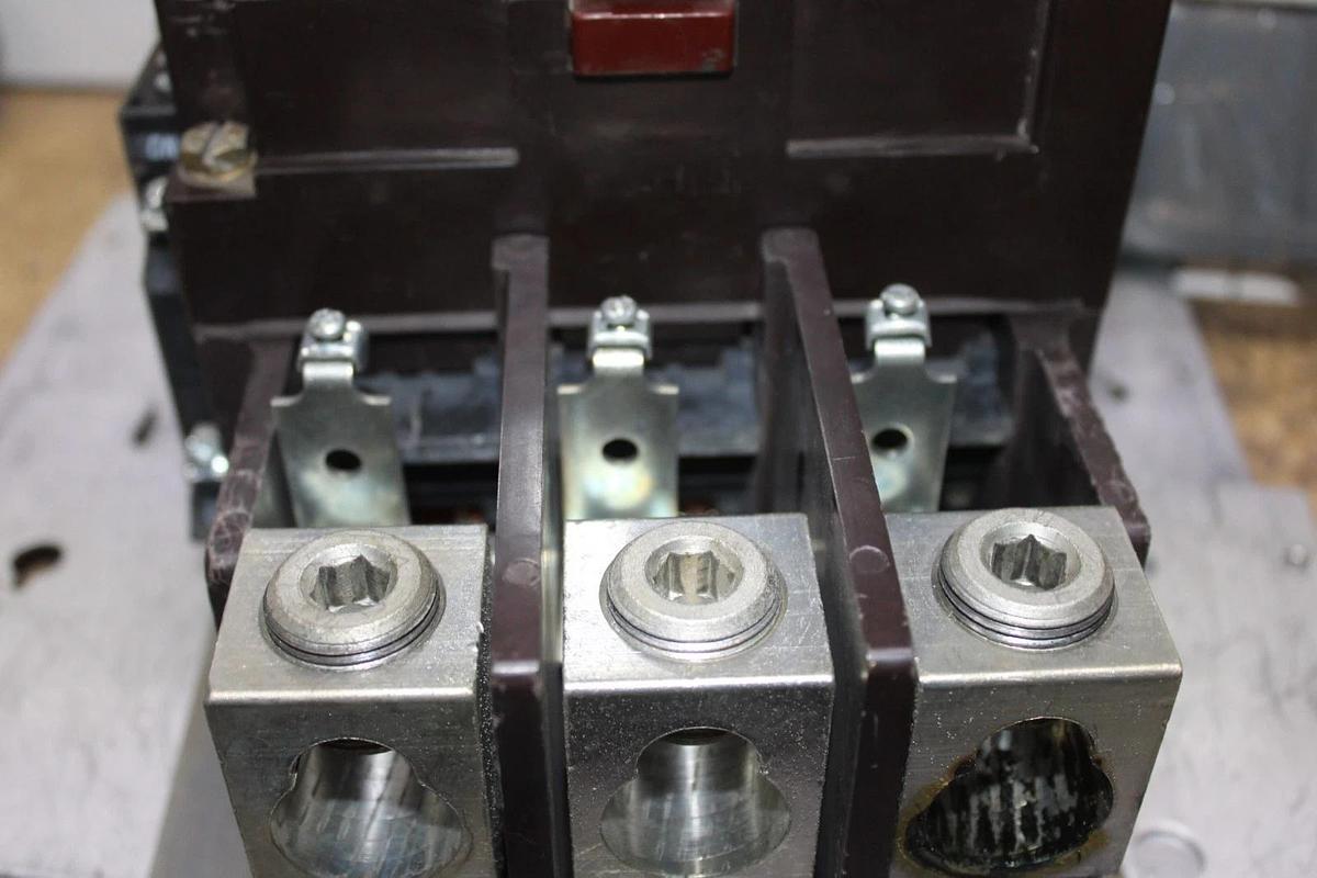 Used CUTLER-HAMMER CONTACTOR C832LN1 350 AMP 600 VAC 3-PHASE COIL: 120 VOLT